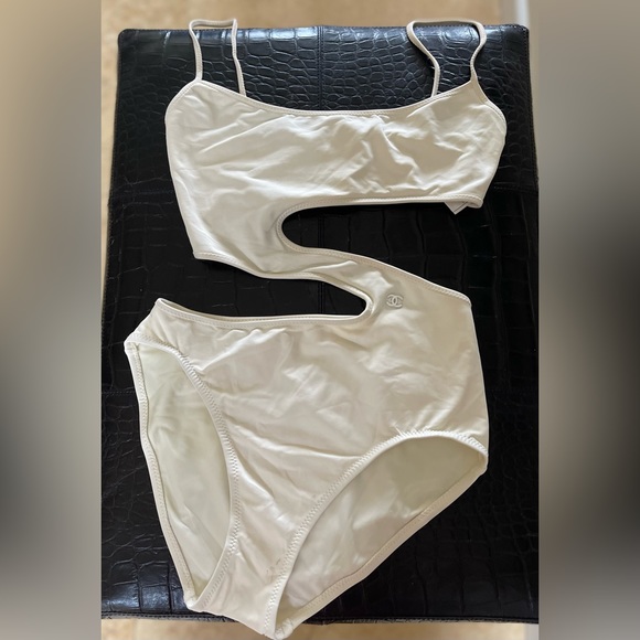 CHANEL Other - VINTAGE CHANEL WHITE LOGO SWIMSUIT💝HP